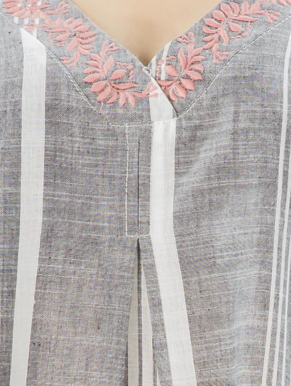 Asymmetric embroidered kurta - 15431005 - Zoom Image - 4