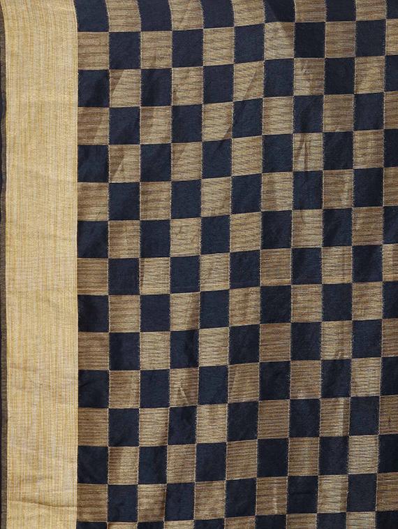 contrast checkered tussar saree with blouse - 15435663 - Zoom Image - 4