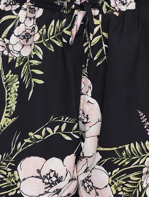 Floral print shorts - 15438455 - Standard Image - 4