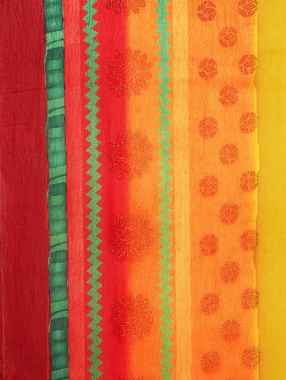 contrast border foil printed saree with blouse - 15474146 - Zoom Image - 4