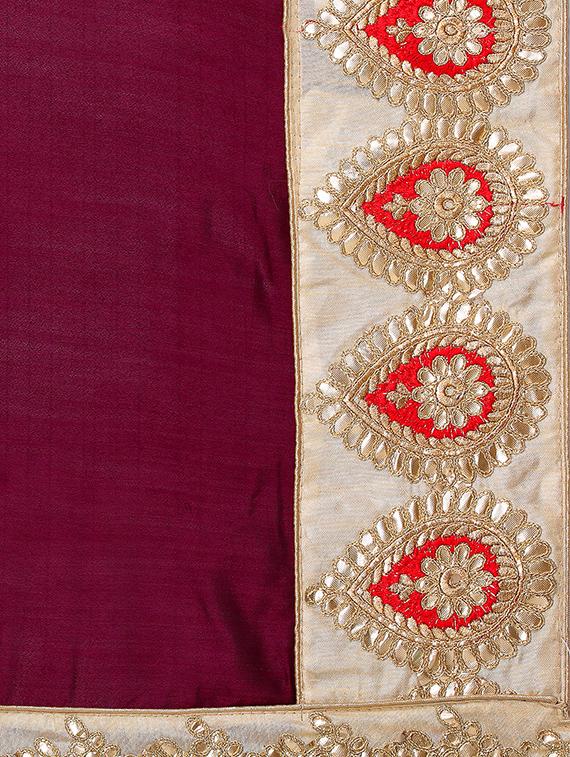 contrast embroidered border maroon saree with blouse - 15475448 - Zoom Image - 4