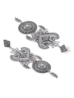 silver metal jewellery - 15485391 - Standard Image - 4
