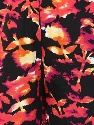 Abstract print palazzo - 15497105 - Standard Image - 4