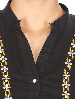 embroidered straight solid kurta - 15579091 - Standard Image - 4