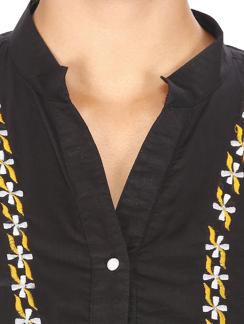 embroidered straight solid kurta - 15579091 - Zoom Image - 4