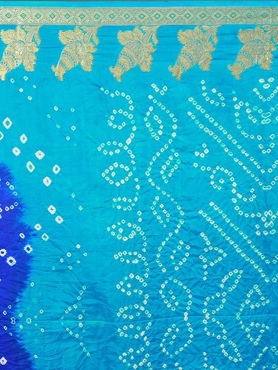 Zari bordered bandhani saree with blouse - 15607517 - Zoom Image - 4