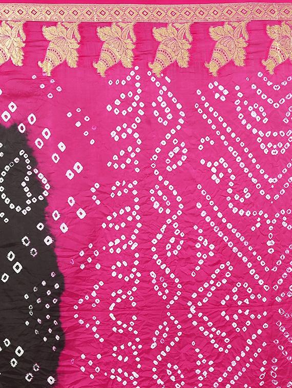 Zari bordered bandhani saree with blouse - 15607522 - Zoom Image - 4