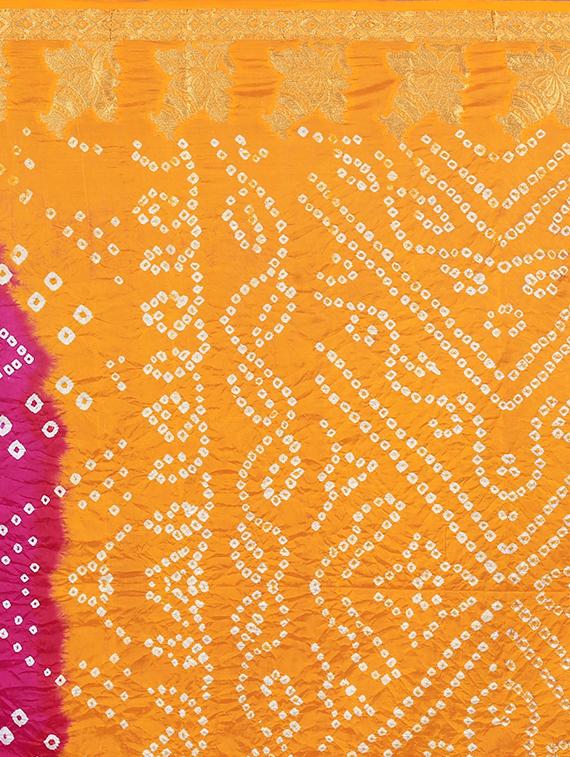 Zari bordered bandhani saree with blouse - 15607527 - Zoom Image - 4