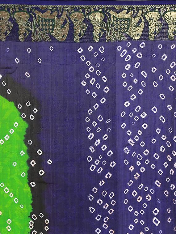 Zari bordered bandhani saree with blouse - 15607530 - Zoom Image - 4