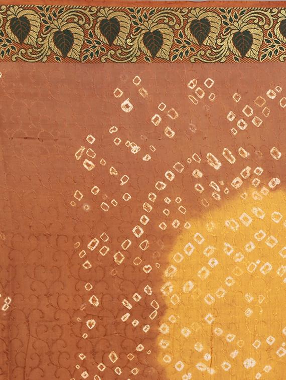 Zari bordered bandhani saree with blouse - 15607543 - Zoom Image - 4
