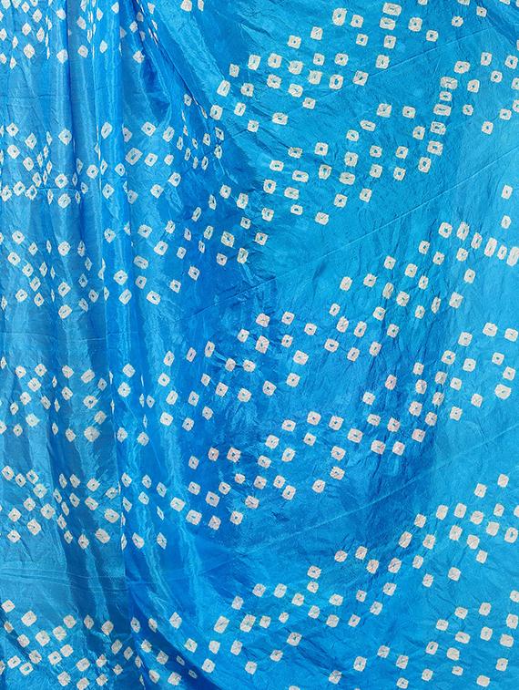 Zari bordered bandhani saree with blouse - 15607561 - Zoom Image - 4