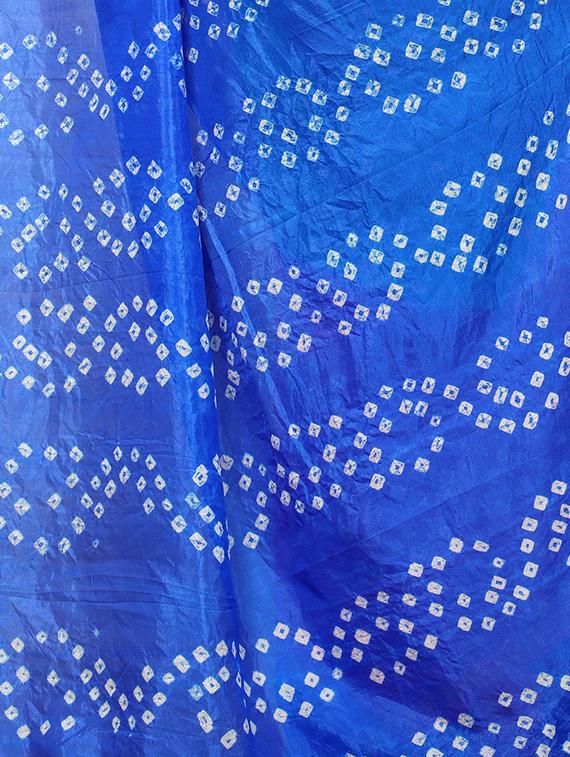 Zari bordered bandhani saree with blouse - 15607564 - Zoom Image - 4