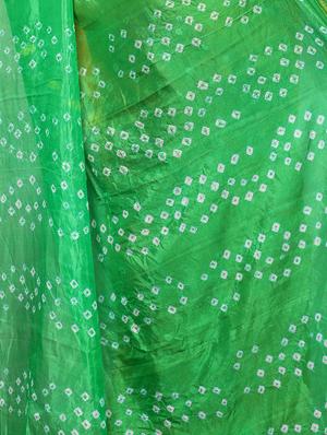 Zari bordered bandhani saree with blouse - 15607566 - Standard Image - 4
