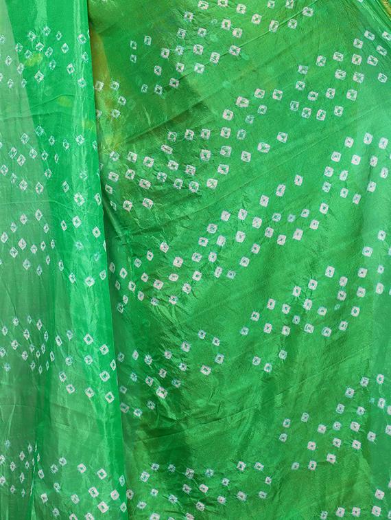 Zari bordered bandhani saree with blouse - 15607566 - Zoom Image - 4