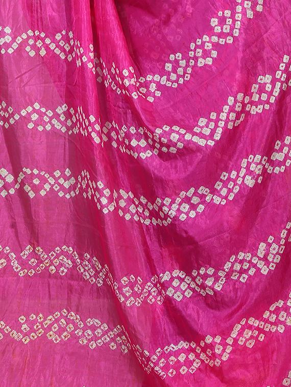 Zari bordered bandhani saree with blouse - 15607567 - Zoom Image - 4