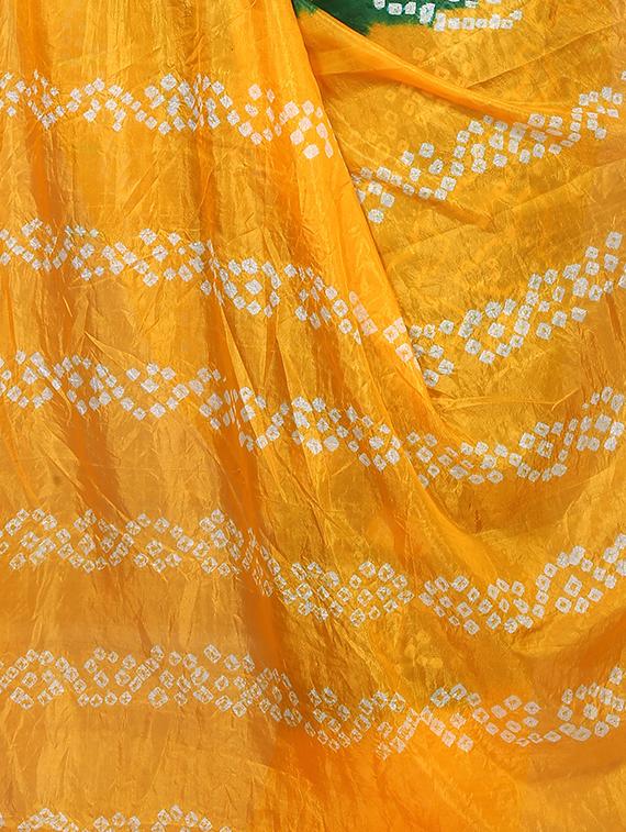 Bottle green bandhani saree with blouse - 15607570 - Zoom Image - 4