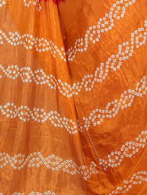 Zari bordered bandhani saree with blouse - 15607571 - Standard Image - 4