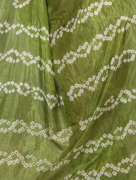 Zari bordered bandhani saree with blouse - 15607572 - Zoom Image - 4