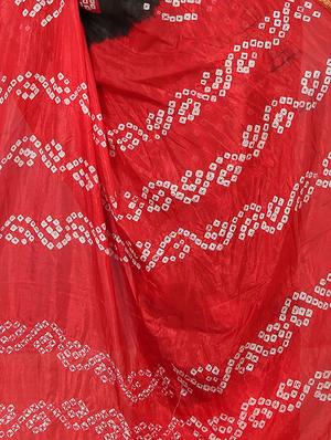 Zari bordered bandhani saree with blouse - 15607573 - Standard Image - 4