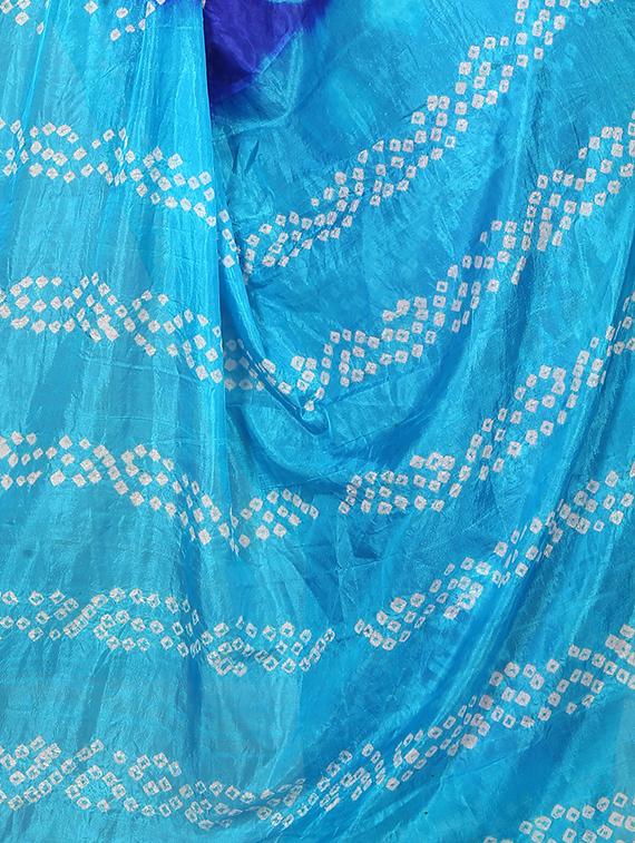 Zari bordered bandhani saree with blouse - 15607574 - Zoom Image - 4