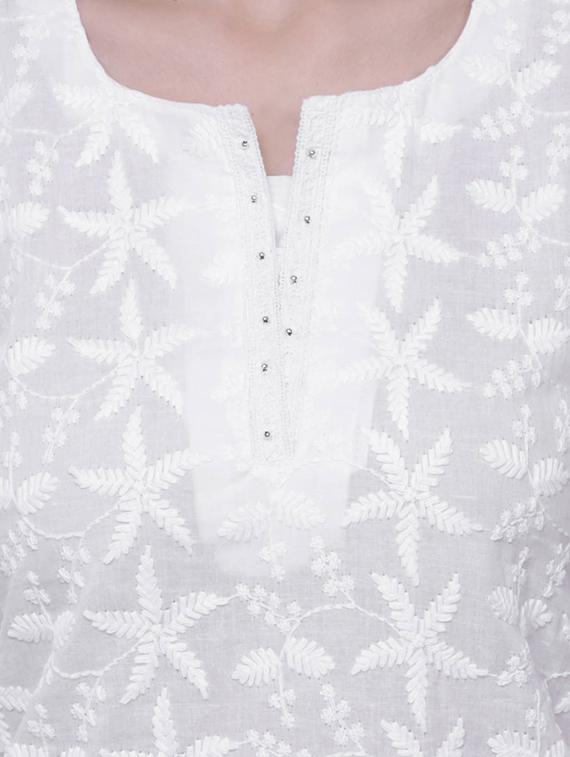 chikankari straight solid kurti - 15607902 - Zoom Image - 4