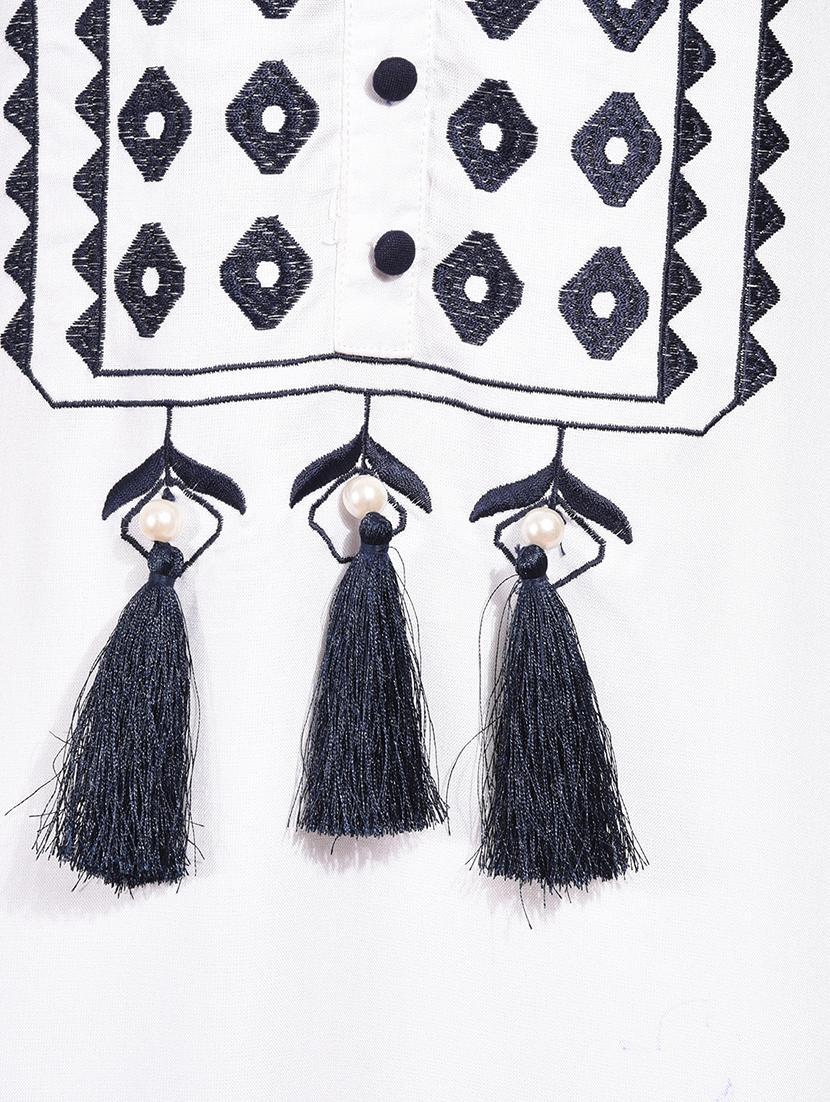 Embroidered straight kurta with tassels - 15612126 - Zoom Image - 4