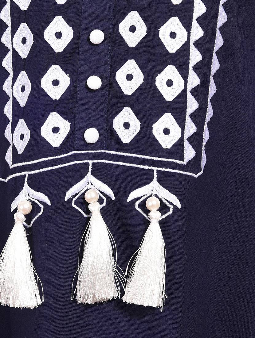 Embroidered straight kurta with tassels - 15612127 - Zoom Image - 4