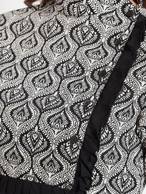Frilled detail Printed straight kurta - 15613596 - Standard Image - 4