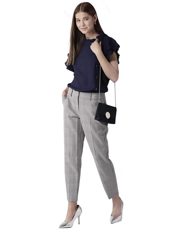 button detail flutter sleeve top - 15615442 - Zoom Image - 4