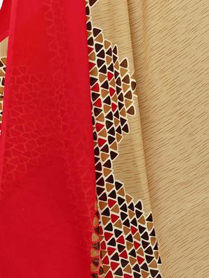 Contrast bordered geometrical saree with blouse - 15620322 - Standard Image - 4