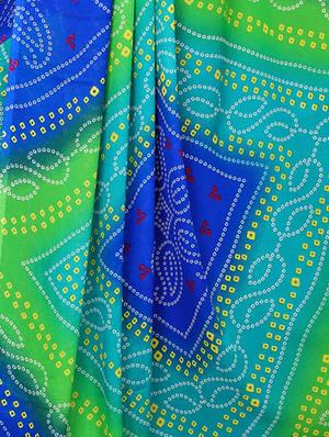 Bandhani printed saree with blouse - 15620324 - Standard Image - 4