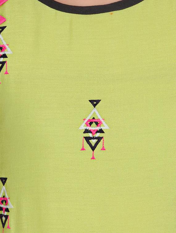 Straight embroidered kurta - 15621832 - Zoom Image - 4