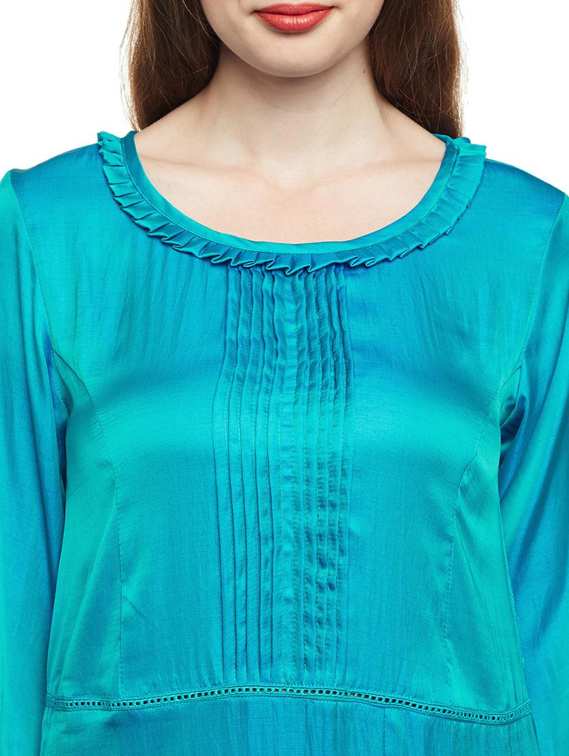 High slit pleated neck solid kurta - 15622383 - Zoom Image - 4