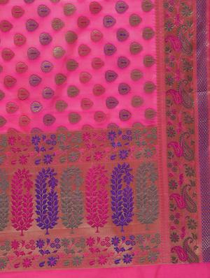 paisley zari border banarasi saree with blouse - 15622872 - Standard Image - 4