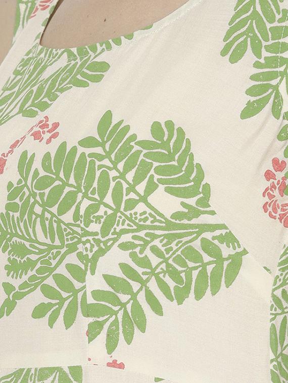 hankerchief hem printed dress - 15670214 - Zoom Image - 4