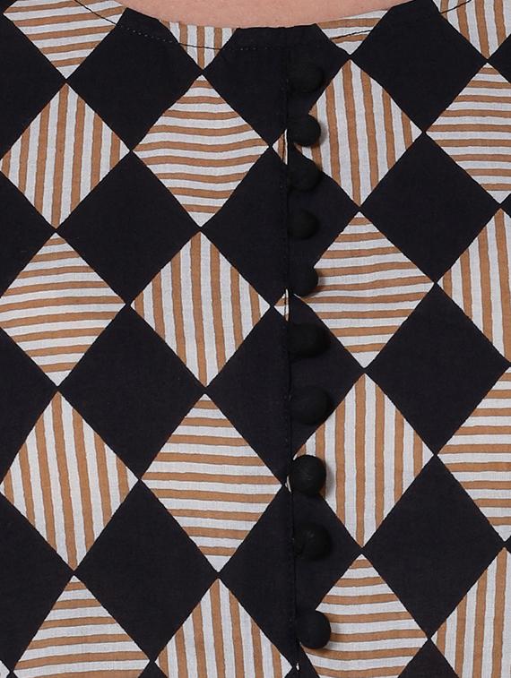checkered high slit kurta - 15726012 - Zoom Image - 4
