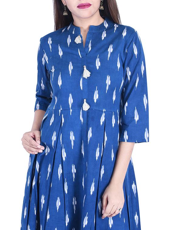 Ikat a-line kurta with tassels - 15734534 - Zoom Image - 4