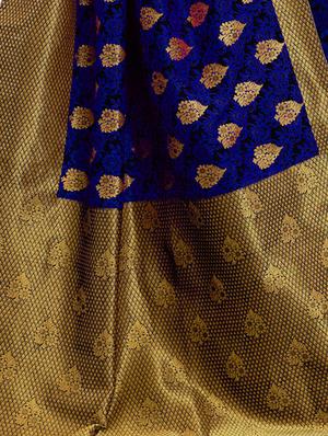 floral zari motif banarasi saree with blouse - 15734869 - Standard Image - 4