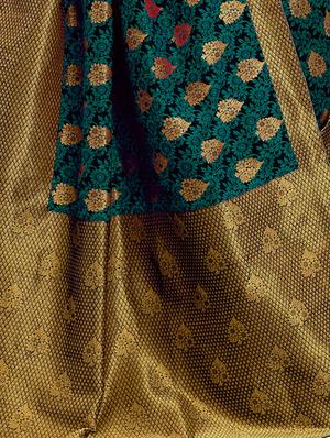 floral zari motif banarasi saree with blouse - 15734872 - Standard Image - 4