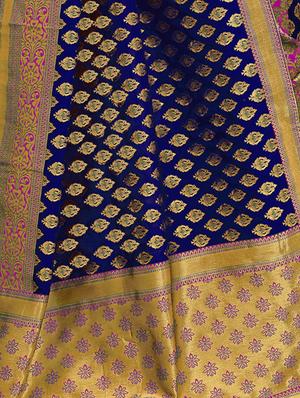 half & half zari banarasi saree with blouse - 15734875 - Standard Image - 4
