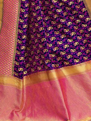 half & half paisley banarasi saree with blouse - 15734879 - Standard Image - 4