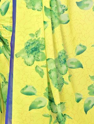 floral printed saree with blouse - 15738170 - Standard Image - 4