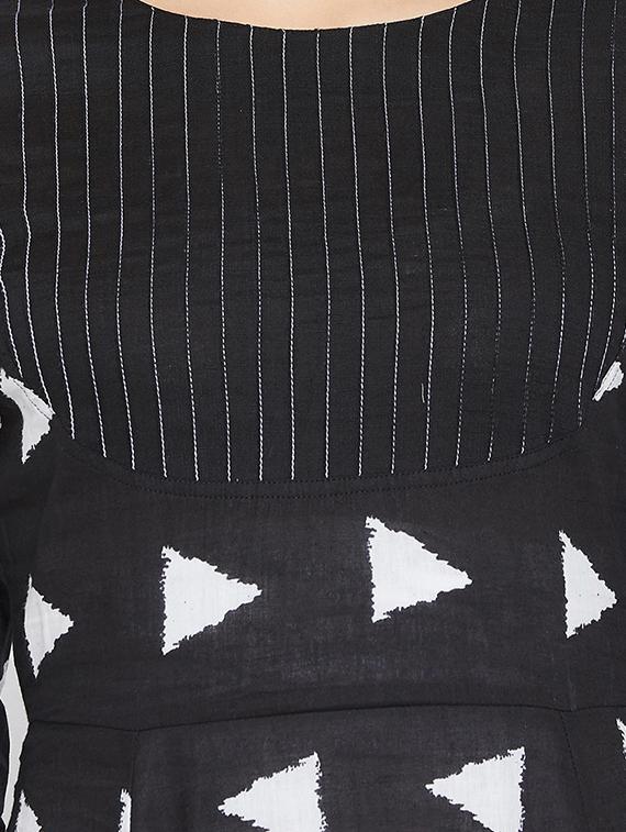 Geometrical flared kurta - 15738777 - Zoom Image - 4