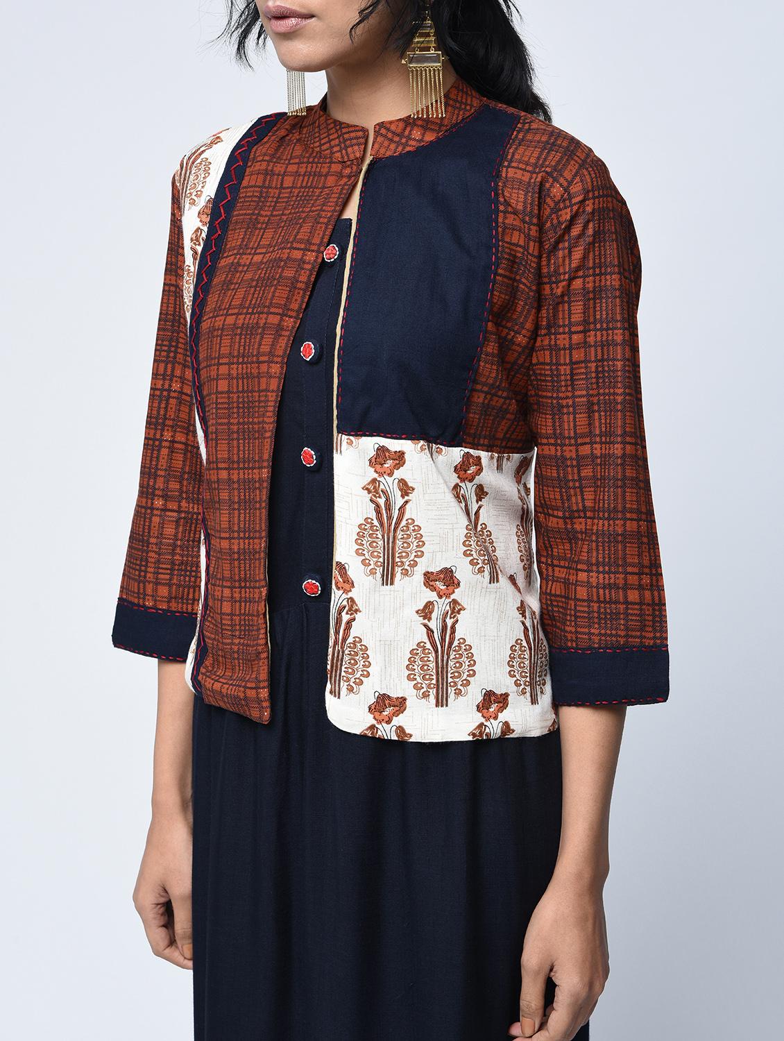 Embroidered slit kurta with jacket - 15760014 - Zoom Image - 4