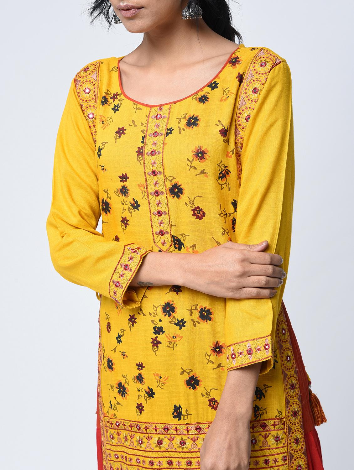 embroidered layered kurta - 15760021 - Zoom Image - 4