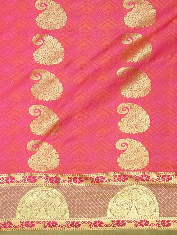Gold Border zari weave Kanjivaram saree with blouse - 15782898 - Zoom Image - 4