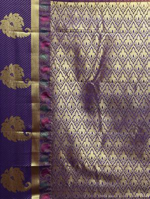 zari weave kanjivaram saree with blouse - 15782905 - Standard Image - 4