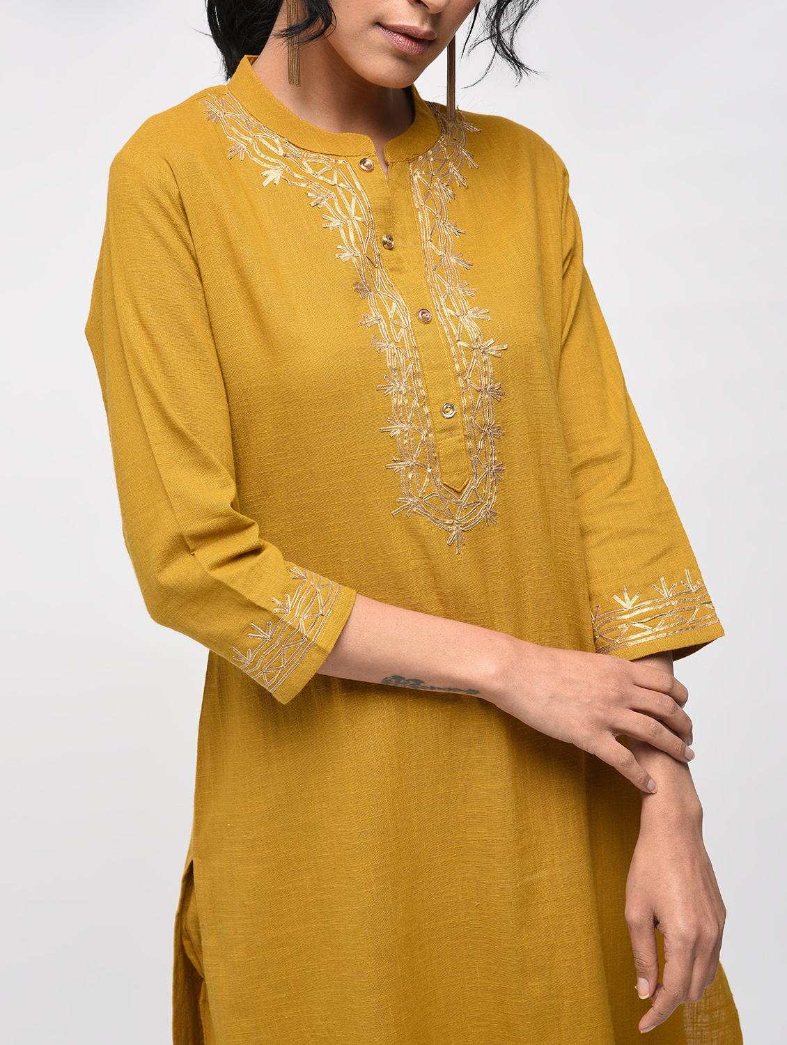 Gota work kurta with slit pant set - 15799429 - Zoom Image - 4