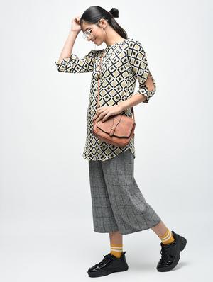 beige crepe straight kurti - 15832787 - Standard Image - 4