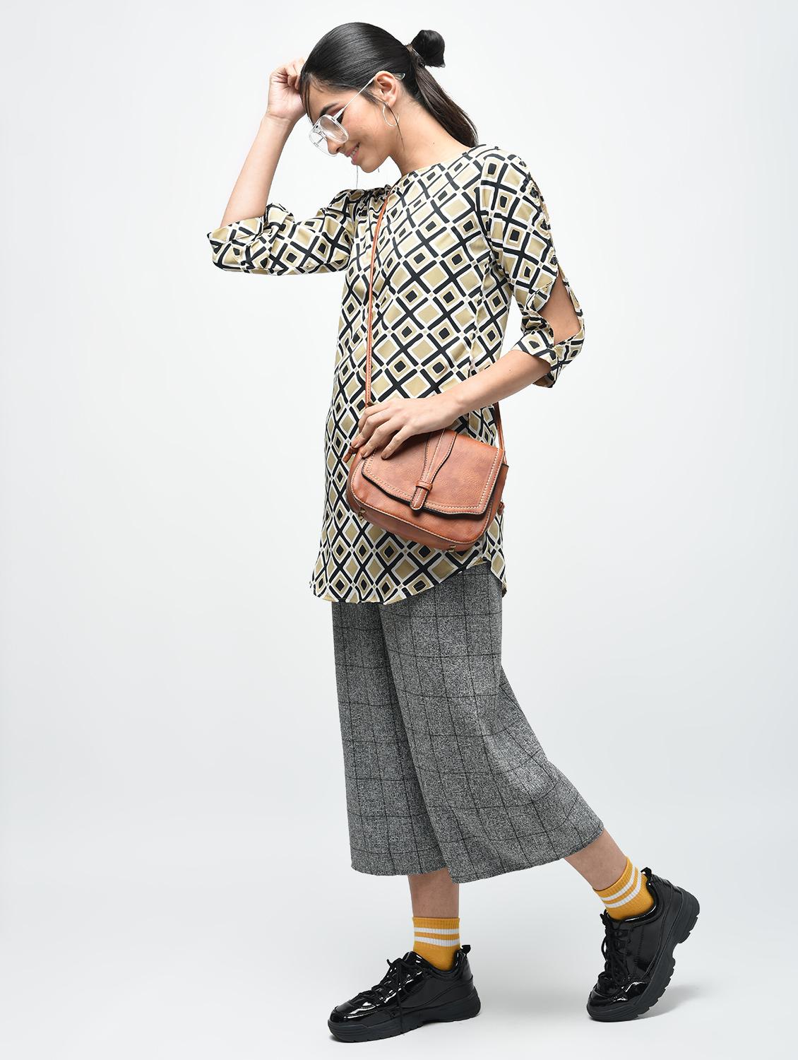 beige crepe straight kurti - 15832787 - Zoom Image - 4